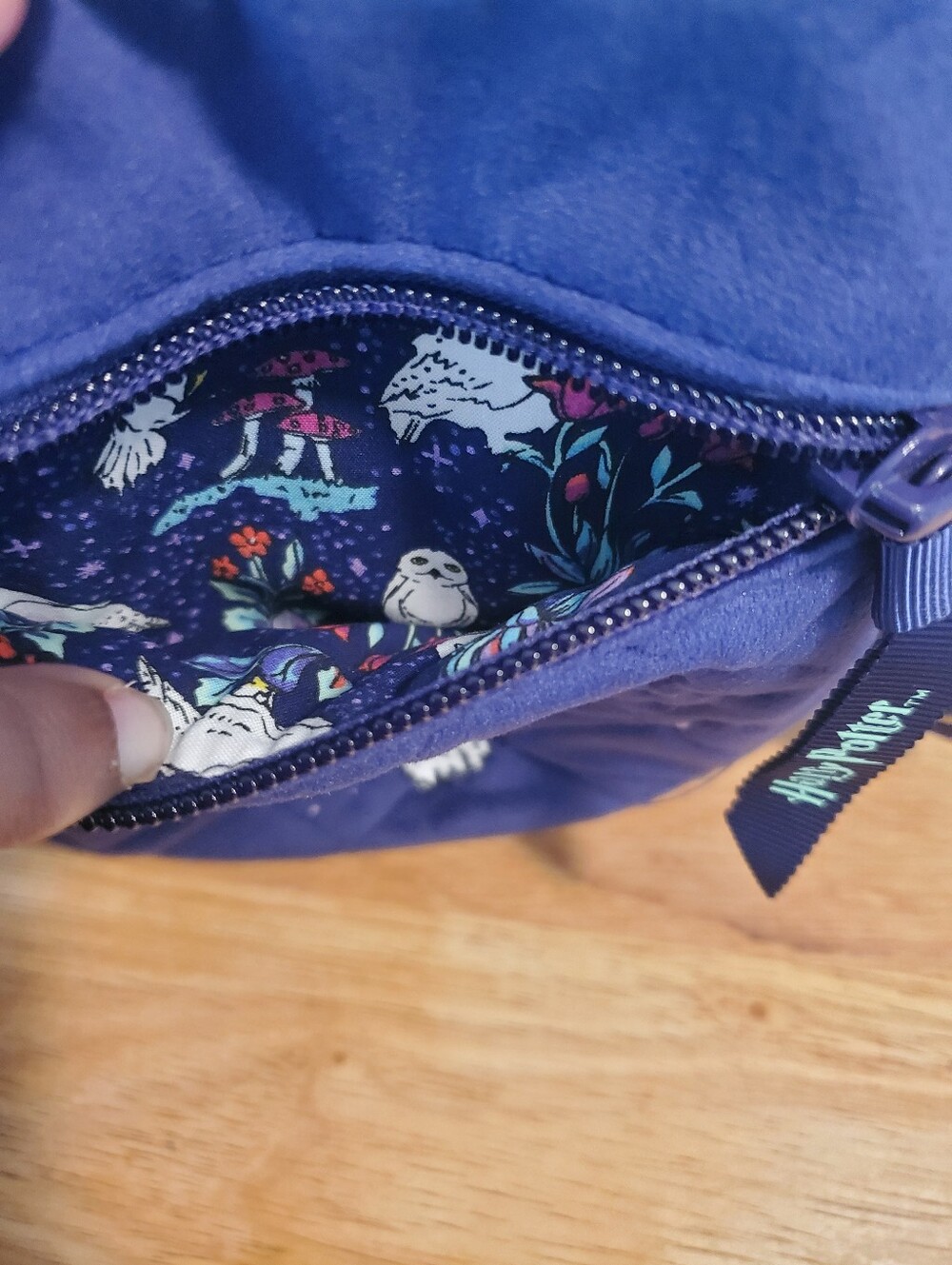 Vera Bradley Harry Potter Velvet Crossbody Bag - Picture 4 of 7
